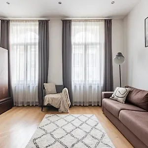 Place Of Grace - 50 Meters From Dancing House Appartement