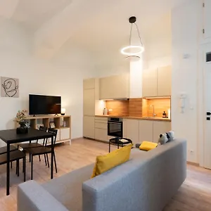 Eclectic And Design Duplex In Appartement